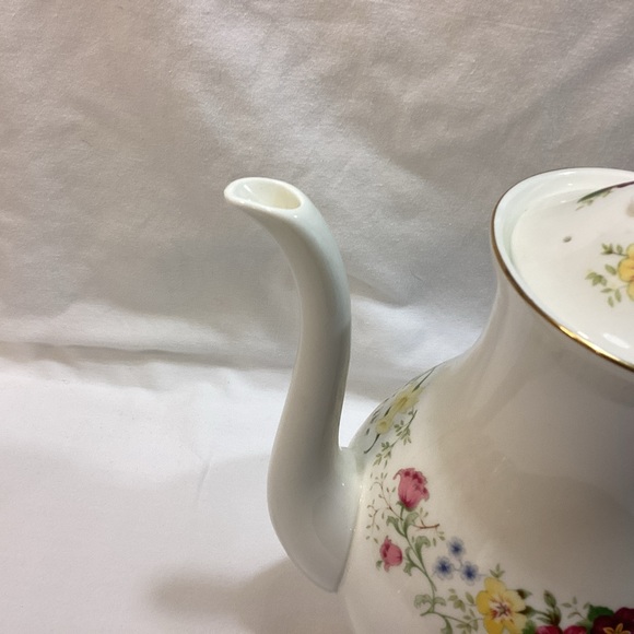 ROYAL ALBERT “SPRING MORNING” COFFEE POT LIKE-NEW - Picture 4 of 11